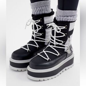 KOI Chillwind Cavern moon boot, size 6, black grey & white